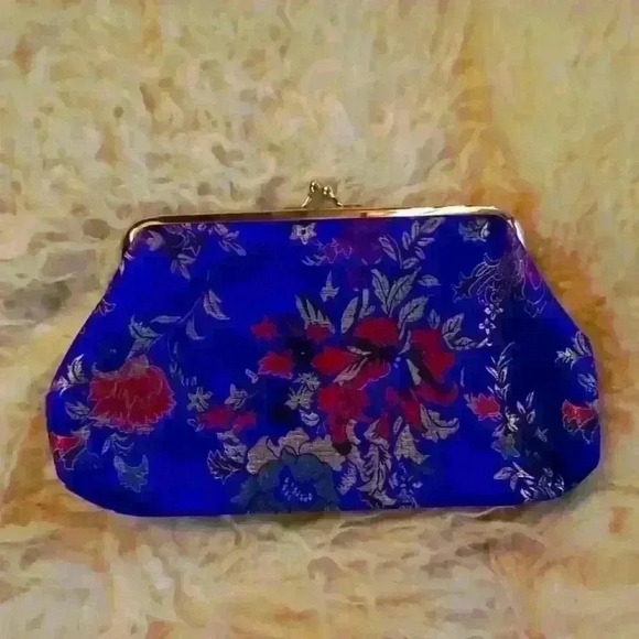 Silk Wallet 100%  - Picture 1 of 2
